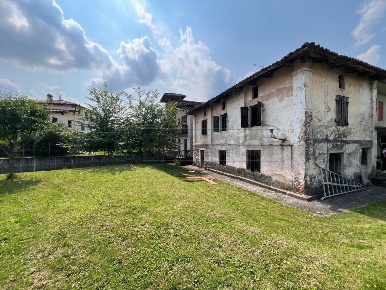 Foto Rustico a Bassano del Grappa di 500 m² con 10 locali in vendita