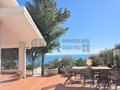 Foto Villa unifamiliare in Via Fontana Rosa, Imperia Castelvecchio