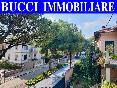 Foto Villa unifamiliare in Viale Antonio Sabucchi 19, Pescara di 255 m²