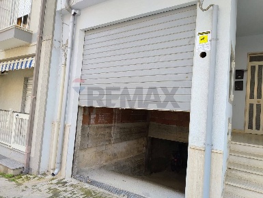 Foto Seminterrato in via Gobetti 1, Pozzallo di 100 m² con 1 locali