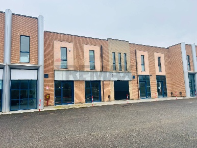 Foto Locale commerciale in Via Dei Gelsi 2, Magione di 440 m² con 2 locali