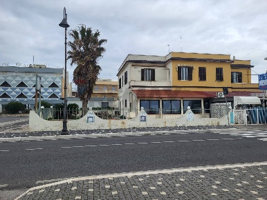 Foto Locale commerciale in Largo Caboto 2, Anzio Anzio Colonia di 192 m²