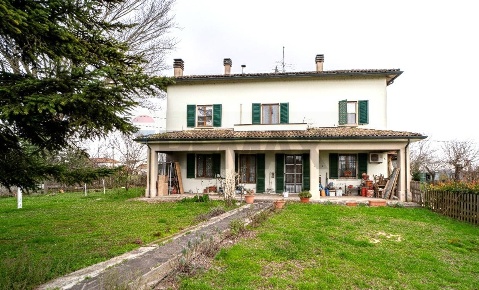 Foto Casa indipendente in Str. Cimitero Ragazzola 6, Roccabianca Ragazzola