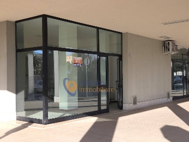 Foto Negozio in via Gorizia 11, Busto Arsizio Santissimi Apostoli di 79 m²