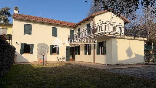 Foto Villa unifamiliare a Ponzano Veneto Ponzano di 164 m² con 7 locali