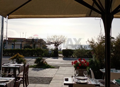 Foto Locale commerciale in Viale colombo 257, Camaiore Lido di Camaiore