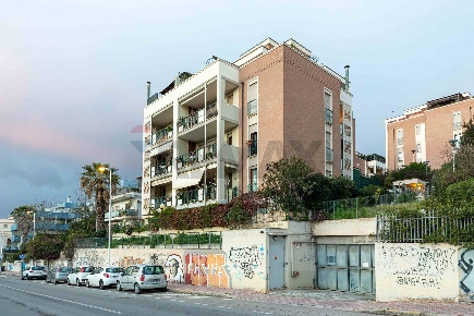 Foto Appartamento in via Is Maglias 188, Cagliari Is Mirrionis di 154 m²