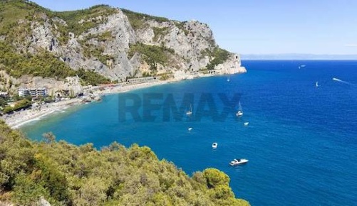 Foto Attico a Finale Ligure Varigotti di 90 m² con 4 locali in vendita