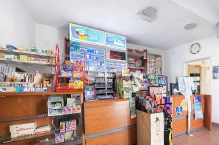 Foto Attività commerciale in Via Piave 174, Olgiate Olona di 73 m²