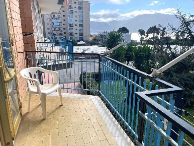 Foto Appartamento in via caravelli, Torre Annunziata di 105 m² con 4 locali