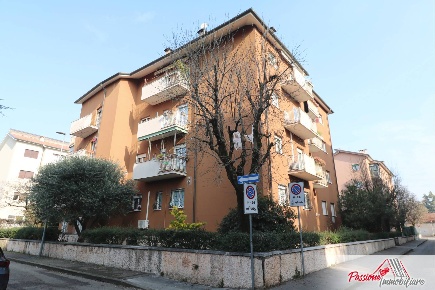 Foto Appartamento in Via Rotaldo 11, Verona San Zeno di 92 m² con 4 locali