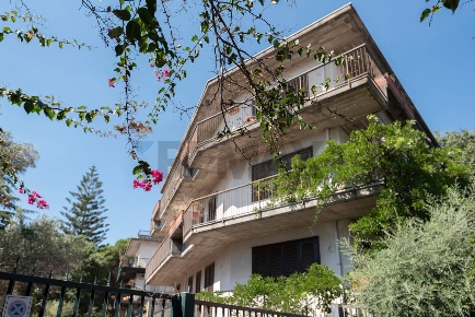 Foto Appartamento in Via: Caramme 38, Valverde di 98 m² con 4 locali