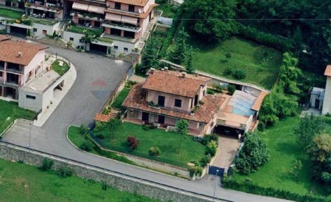Foto Villa unifamiliare in Via Don Angelo Testa 14, San Giovanni Bianco