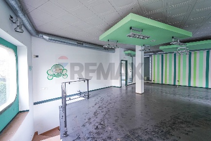 Foto Locale commerciale in via Dante Alighieri 1, Casazza di 233 m²