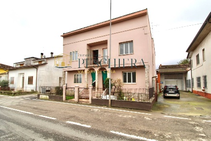 Foto Villa a schiera in Via Giacomo Leopardi 14, Villafranca di Verona