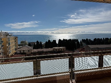 Foto Appartamento in Via Vallarino 13, Sanremo Solaro di 102 m² in vendita