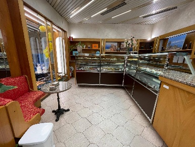 Foto Attività commerciale in Via Colonnello Aprosio, Vallecrosia Centro