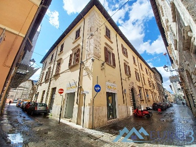 Foto Locale commerciale in CORSO MAZZINI 117, Ascoli Piceno di 130 m²