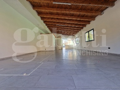 Foto Negozio in Via costutizione snc, Sestu di 95 m² con 1 locali