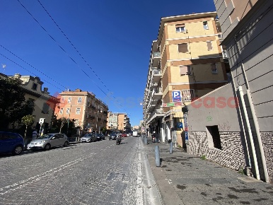 Foto Negozio in Corso Garibaldi 182, Portici di 35 m² con 1 locali