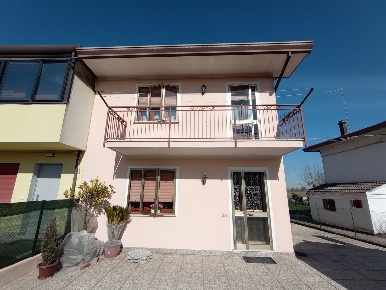 Foto Casa indipendente in Via Cavarzere via Riviera Dolomiti 36, Cavarzere