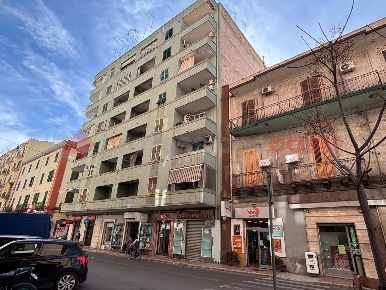 Foto Negozio in Via Cesare Battisti 58, Taranto Tre Carrare di 59 m²