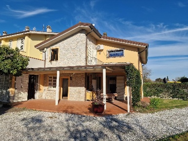 Foto Villa unifamiliare a Crespina Lorenzana Cenaia di 130 m² con 5 locali