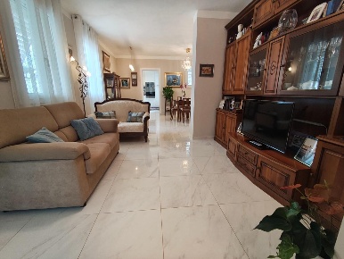 Foto Villa unifamiliare a Lucca Maggiano - San Macario di 220 m² in vendita