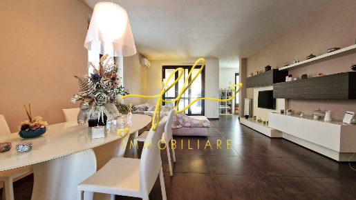 Foto Case semi ndipendenti a Livorno Salviano di 140 m² con 5 locali