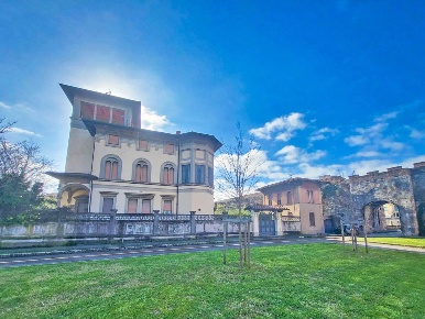 Foto Villa unifamiliare a Pisa Sant'Antonio di 1200 m² con 40 locali