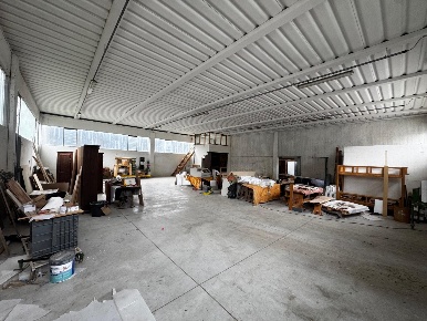 Foto Capannone industriale a Ponsacco di 700 m² con 2 locali in vendita