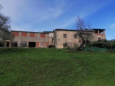 Foto Rustico a Gallicano di 300 m² con 10 locali in vendita