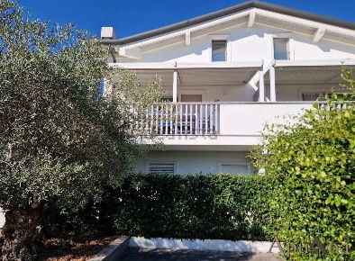 Foto Appartamento a Montignoso Cinque Vie di 80 m² con 3 locali in vendita