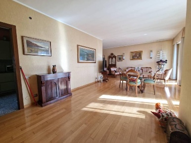 Foto Attico a Carrara Marina di Carrara di 180 m² con 5 locali in vendita