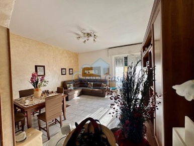 Foto Appartamento a Carrara Marina di Carrara di 90 m² con 4 locali