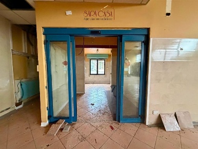 Foto Laboratorio a Massa Lombarda di 240 m² con 3 locali in vendita