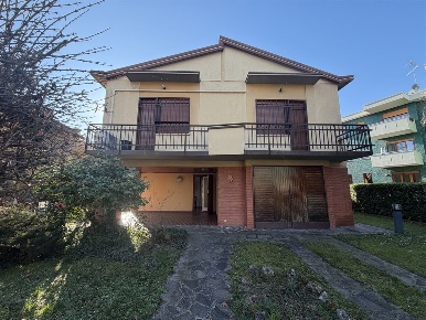 Foto Villa unifamiliare in VIA GINESTRA, Cusano Milanino di 209 m²