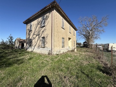 Foto Casa indipendente in via maè, Argenta di 263 m² con 8 locali