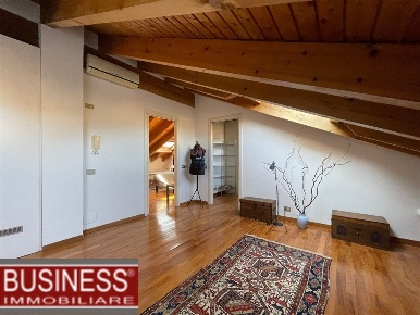 Foto Appartamento in Via Vincenzo  Civerchio, Milano Zara di 140 m²