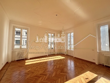 Foto Appartamento in P.zza S. Maria Beltrade, Milano Carrobbio di 216 m²