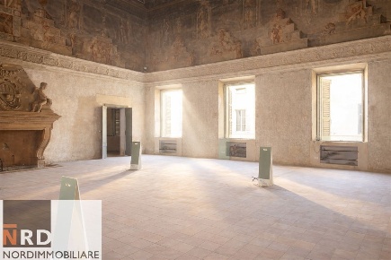 Foto Appartamento a Mantova Centro di 550 m² con 8 locali in vendita