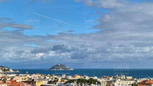 Foto Attico a Alassio Fenarina, Via Neghelli, Collina di Ponente di 147 m²