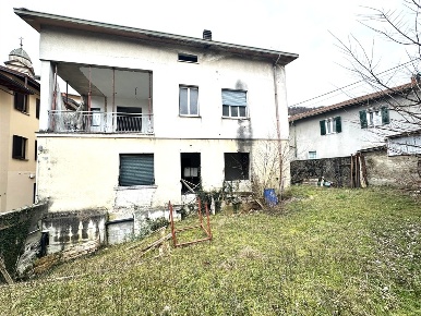 Foto Rustico in piazza san giorgio, Valgreghentino Centro di 320 m²