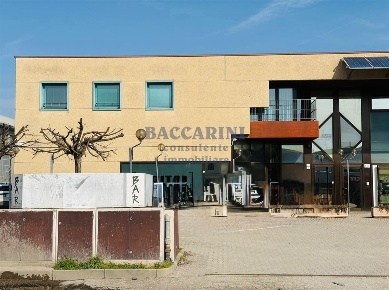 Foto Laboratorio in VIA MALPIGHI, Faenza di 140 m² con 4 locali in affitto