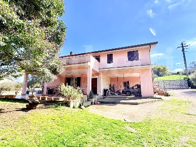 Foto Villa unifamiliare in Via Carpinetana Est 56, Segni di 350 m²