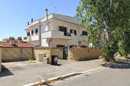 Foto Appartamento in Via Monti Di San Paolo 23, Roma Acilia di 43 m²
