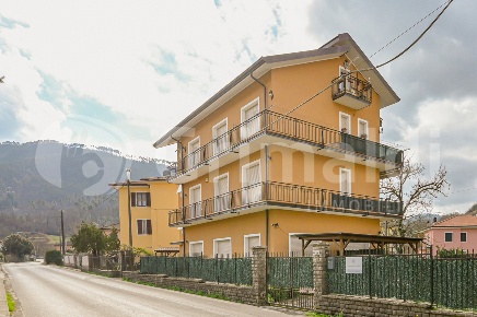 Foto Appartamento in Val 4 zona, Beverino Padivarma di 132 m² con 5 locali