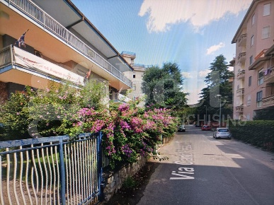 Foto Ufficio in Via Carlo Pisacane 5, Aversa di 230 m² con 5 locali