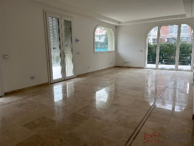 Foto Appartamento a Viareggio Città Giardino di 200 m² con 5 locali