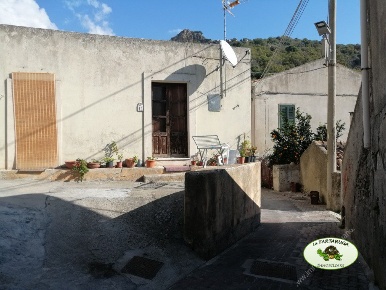 Foto Casa indipendente in via Rina Superiore, Savoca di 200 m² con 3 locali
